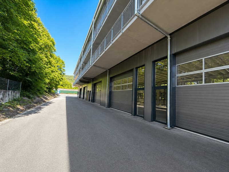Espace industriel au Landeron - Neuchâtel - RDC - Grande porte (4)