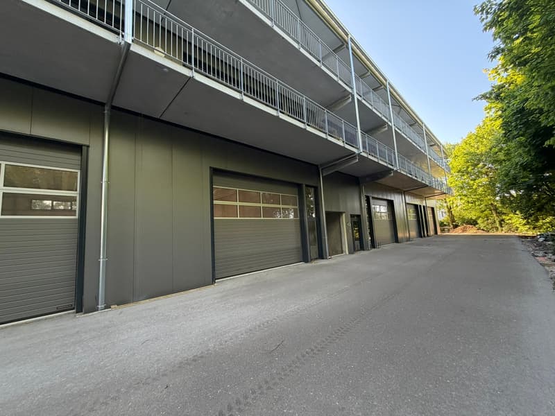 Espace industriel au Landeron - Neuchâtel - RDC - Grande porte (9)