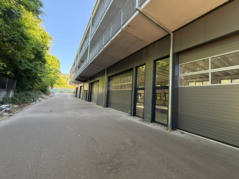 Espace industriel au Landeron - Neuchâtel - RDC - Grande porte (13)