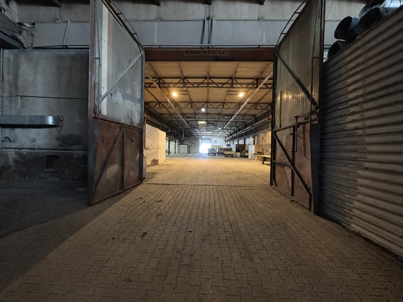 Grand entrepôt industriel à Porrentruy à louer env. 1117m2 (9)