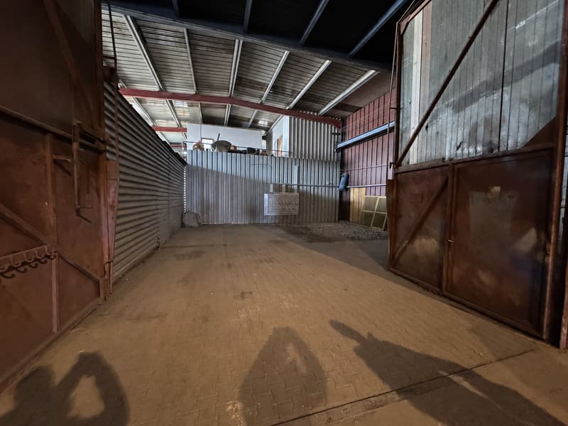Grand entrepôt industriel à Porrentruy à louer env. 1117m2 (7)