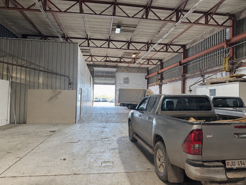 Grand entrepôt industriel à Porrentruy à louer env. 1117m2 (4)