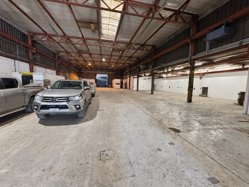 Grand entrepôt industriel à Porrentruy à louer env. 1117m2 (11)