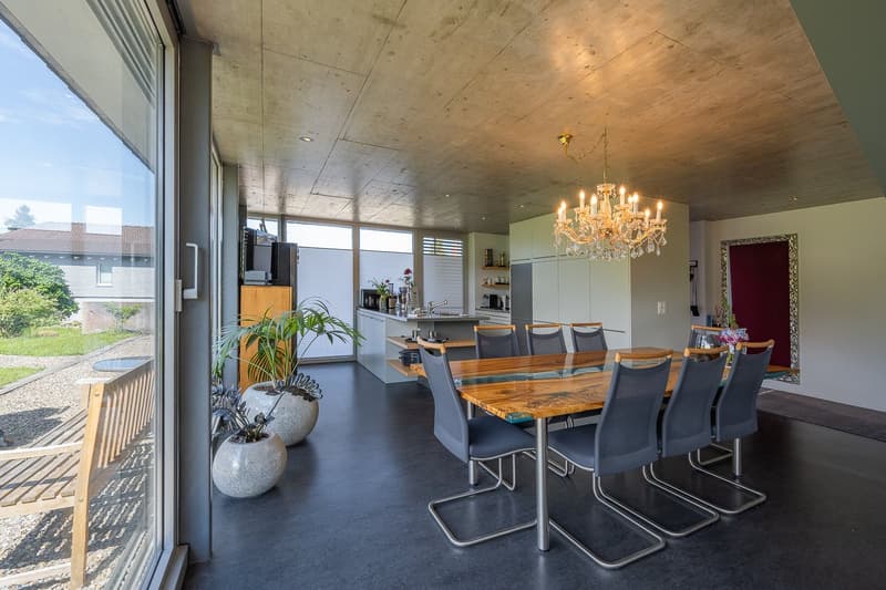 Esszimmer mit offener Küche