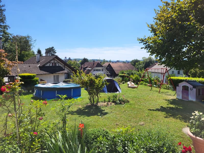 Freier Blick vom Garten