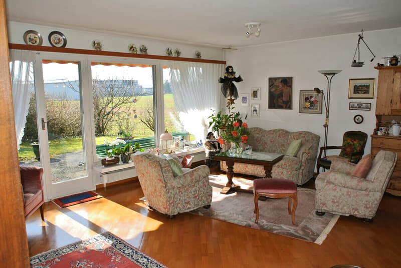 Wohnzimmer mit Blick in den Garten