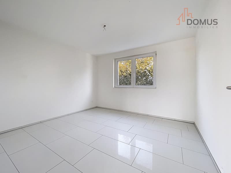 Spacieux appartement moderne avec grande terrasse dans immeuble récent (7)