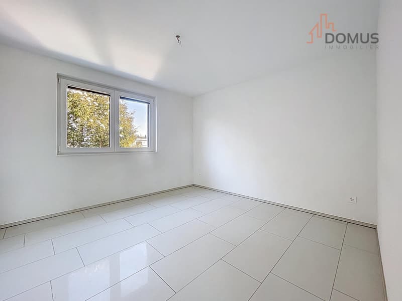 Spacieux appartement moderne avec grande terrasse dans immeuble récent (8)