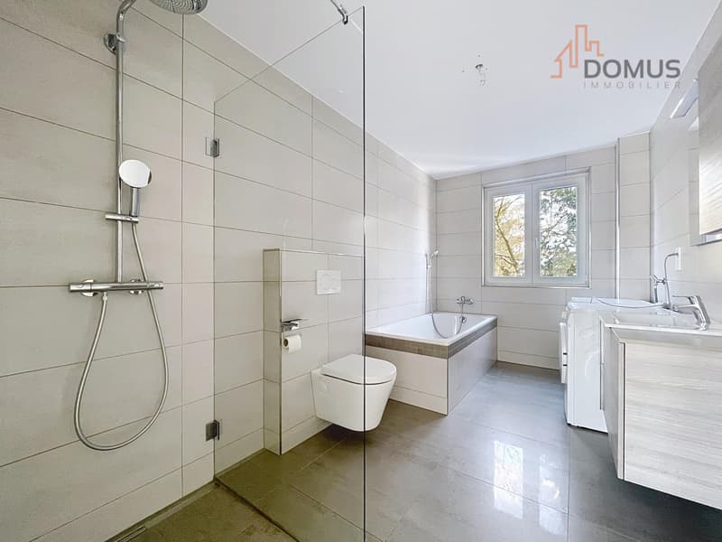 Spacieux appartement moderne avec grande terrasse dans immeuble récent (10)