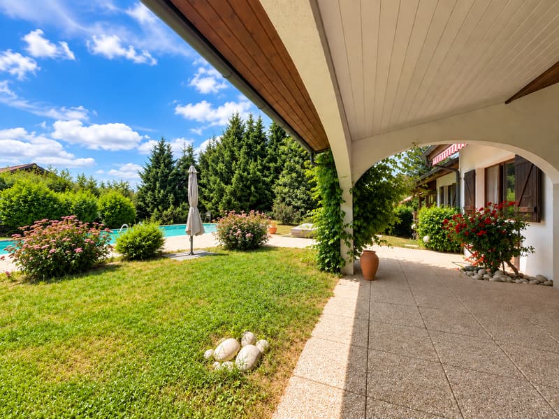 Villa individuelle avec piscine sur magnifique parcelle arborisée (3)