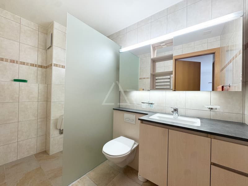 APPARTEMENT 2.5 PIÈCES AUX BAINS DE SAILLON - VENDU MEUBLÉ AVEC VÉRANDA (6)