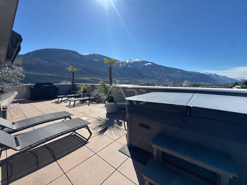 DUPLEX D'EXCEPTION DE 8.5 PIÈCES AVEC ASCENSEUR PRIVATIF ET VUE PANORAMIQUE À SIERRE (2)