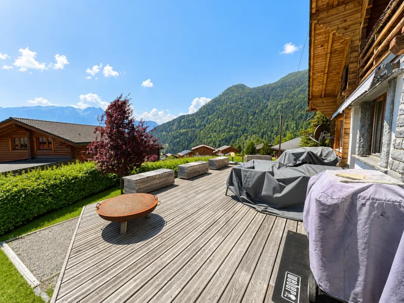 MAGNIFIQUE CHALET RÉNOVÉ - RÉSIDENCE SECONDAIRE & VENTE AUX ÉTRANGERS AUTORISÉES (11)