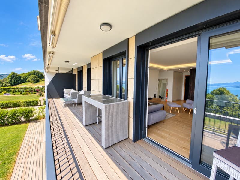 APPARTEMENT AVEC VUE PANORAMIQUE SUR LE LÉMAN - VENDU MEUBLÉ (2)