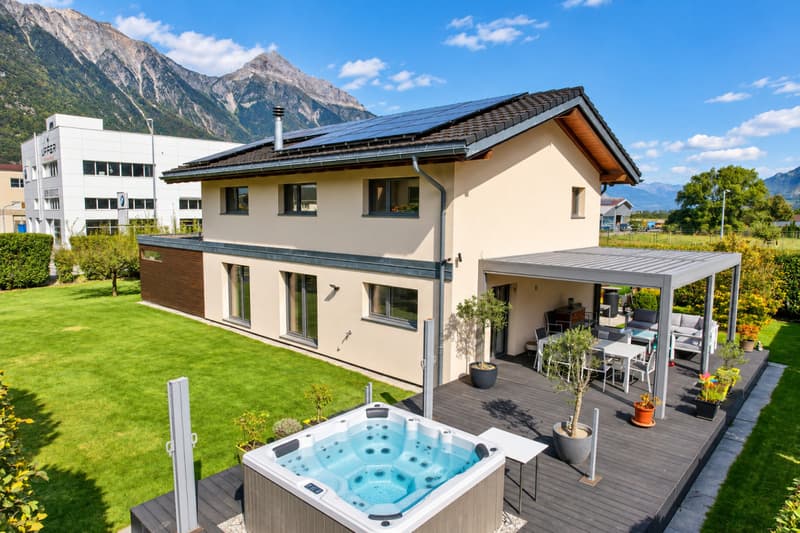 VILLA INDIVIDUELLE PARFAITEMENT ENTRETENUE AVEC GRAND JARDIN (1)