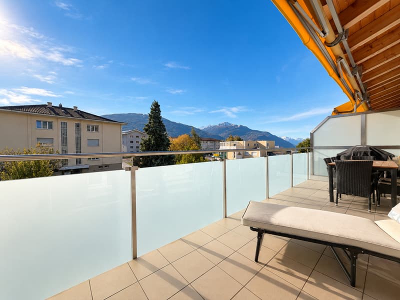 MAGNIFIQUE ATTIQUE DE 2.5 PIÈCES AVEC MEZZANINE ET GRAND BALCON À CHAMPLAN (2)