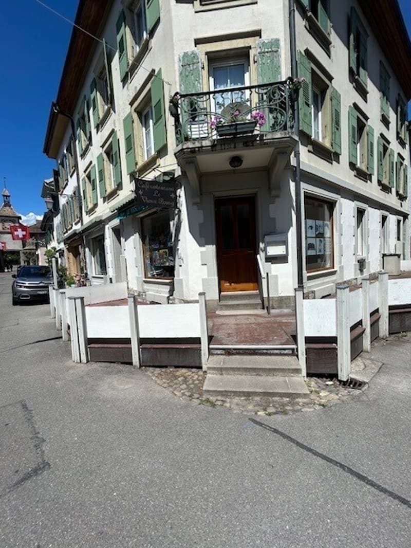 A LOUER  SURFACE COMMERCIALE RESTAURANT OU BUREAUX  ST-PREX (2)