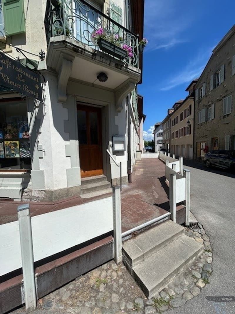 A LOUER  SURFACE COMMERCIALE RESTAURANT OU BUREAUX  ST-PREX (3)