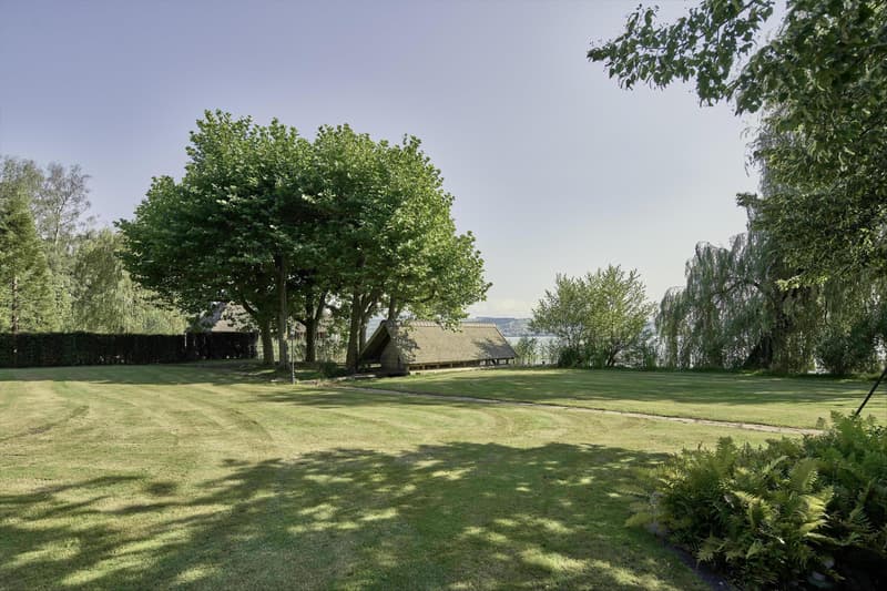 parkähnlicher Garten & Bootshaus