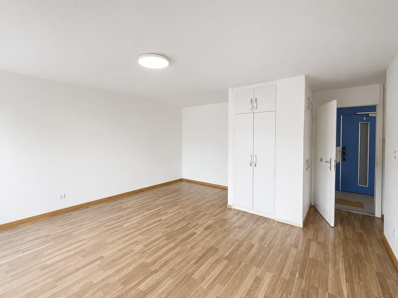 Appartement 2.5 pièces avec balcon et belle vue au 5ème étage – Le Locle (4)