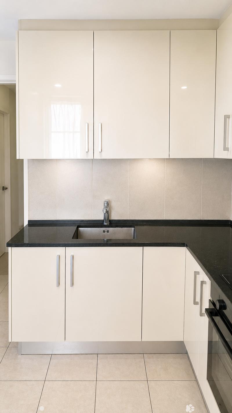 Geräumige 6-Zimmer-Wohnung mit Balkon und Garage in Biel (3)