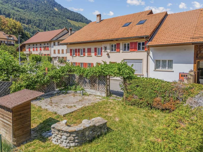 Maison villageoise de 3 logements avec jardin et potentiel foncier (6)