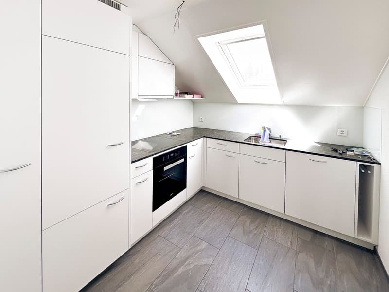 Appartement de 4.5 pièces sous les toits avec séjour entièrement repensé (7)