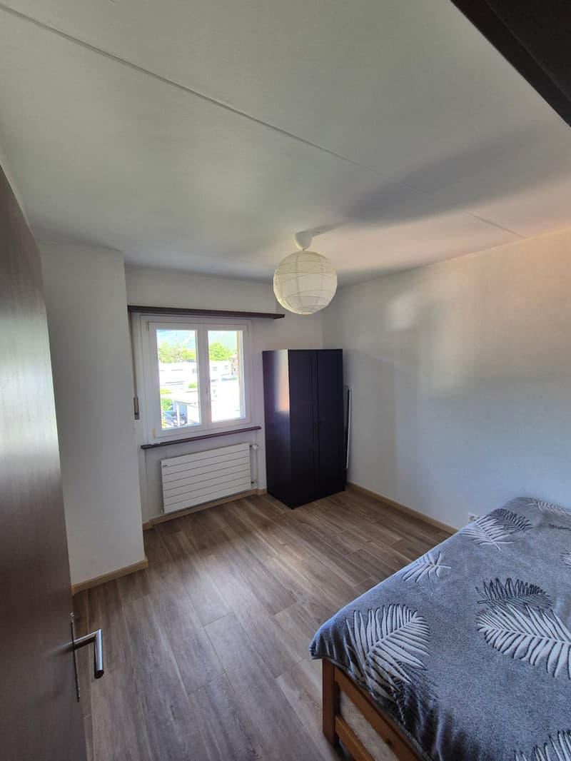 Charmant appartement en attique de 4.5 pièces à Saint-Léonard (13)