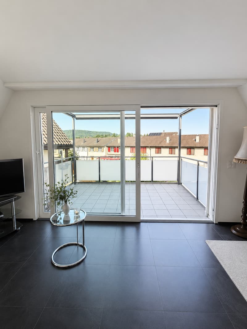 Helle 3.5-Zimmer-Dachwohnung an der Hauptstrasse in Reinach (3)