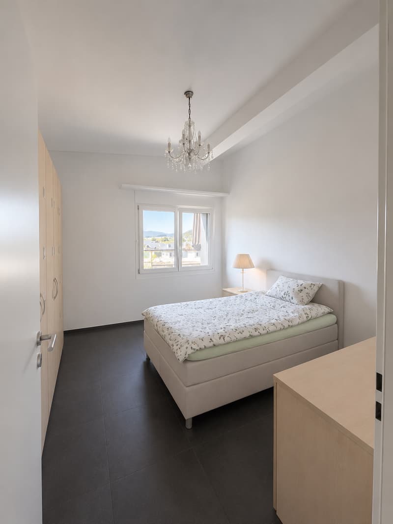 Helle 3.5-Zimmer-Dachwohnung an der Hauptstrasse in Reinach (7)