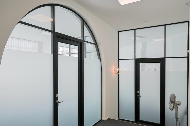 Opportunité exceptionnelle de location de bureaux avec vitrines à Montreux ! (3)