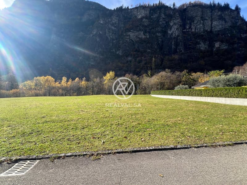 Terreno in vendita (2)