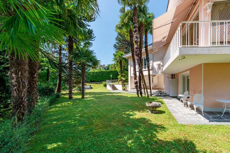 Splendida villa con piscina circondata da vigneti (1)