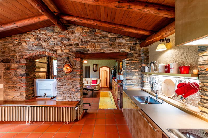 Splendida villa con piscina circondata da vigneti (3)