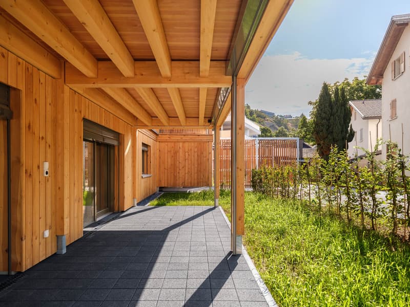 Sehr schöne Erdgeschosswohnung mit 150 m2 privatem Spiel - oder Blumenrasen (3)