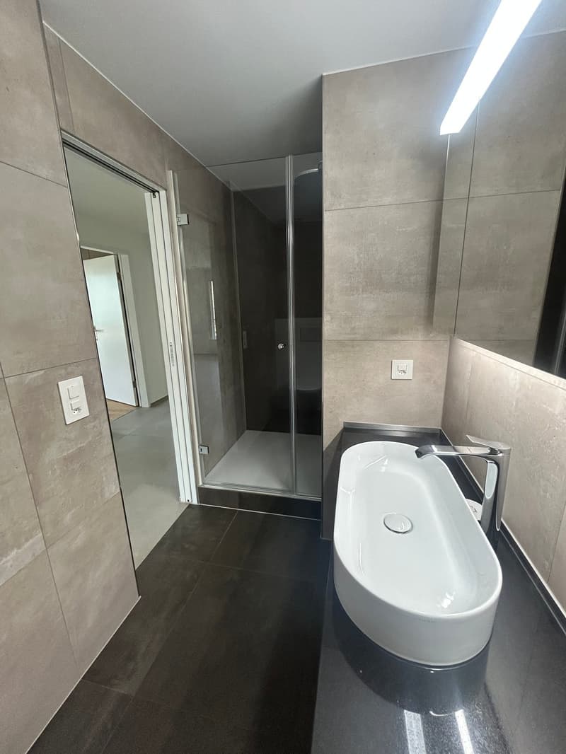 frisch sanierte 4.5-Zimmer-Wohnung mit Balkon im Herzen von Belp (4)