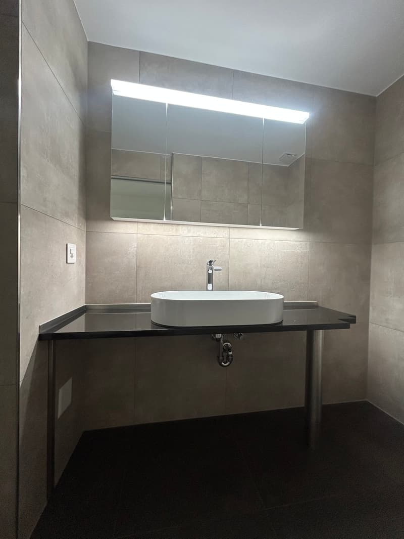 frisch sanierte 4.5-Zimmer-Wohnung mit Balkon im Herzen von Belp (6)