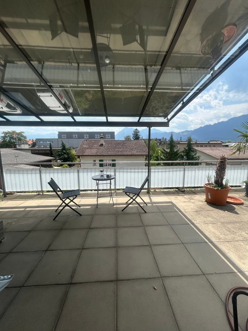 Charmante 4.5-Zimmer-Maisonette-Wohnung mit Bergblick in Thun (2)