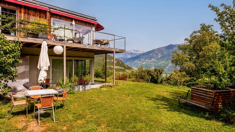 Deux maisons d'architecte dans un écrin naturel préservé à Ayent (2)