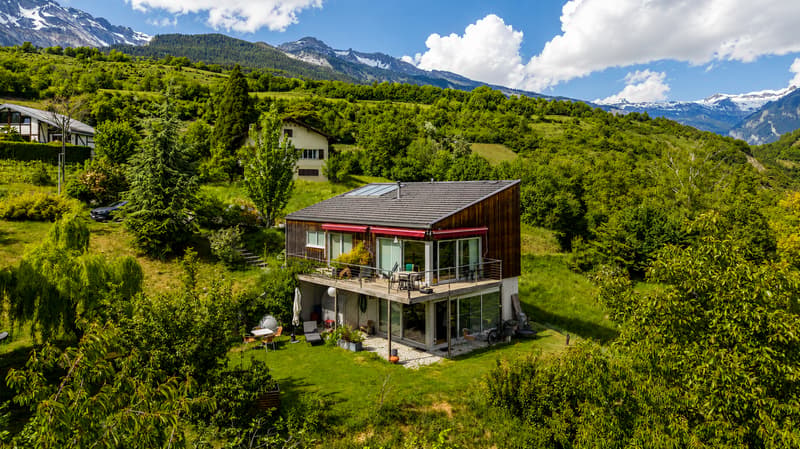 AYENT - VILLA D'ARCHITECTE EN BOIS ET BÉTON ? UNE MAISON D'ARTISTE EN HARMONIE AVEC LA NATURE (5)
