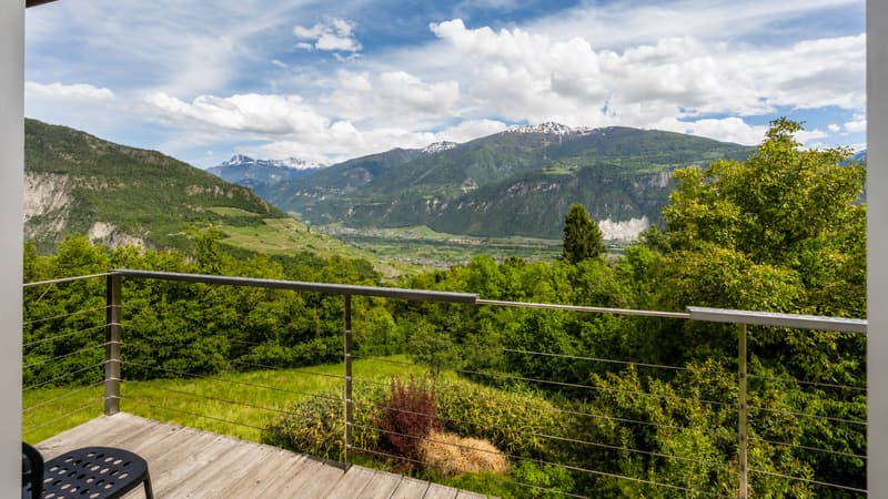AYENT - VILLA D'ARCHITECTE EN BOIS ET BÉTON ? UNE MAISON D'ARTISTE EN HARMONIE AVEC LA NATURE (13)
