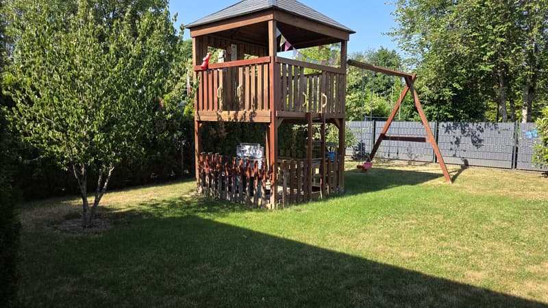 Modernes Einfamilienhaus mit Pool (14)