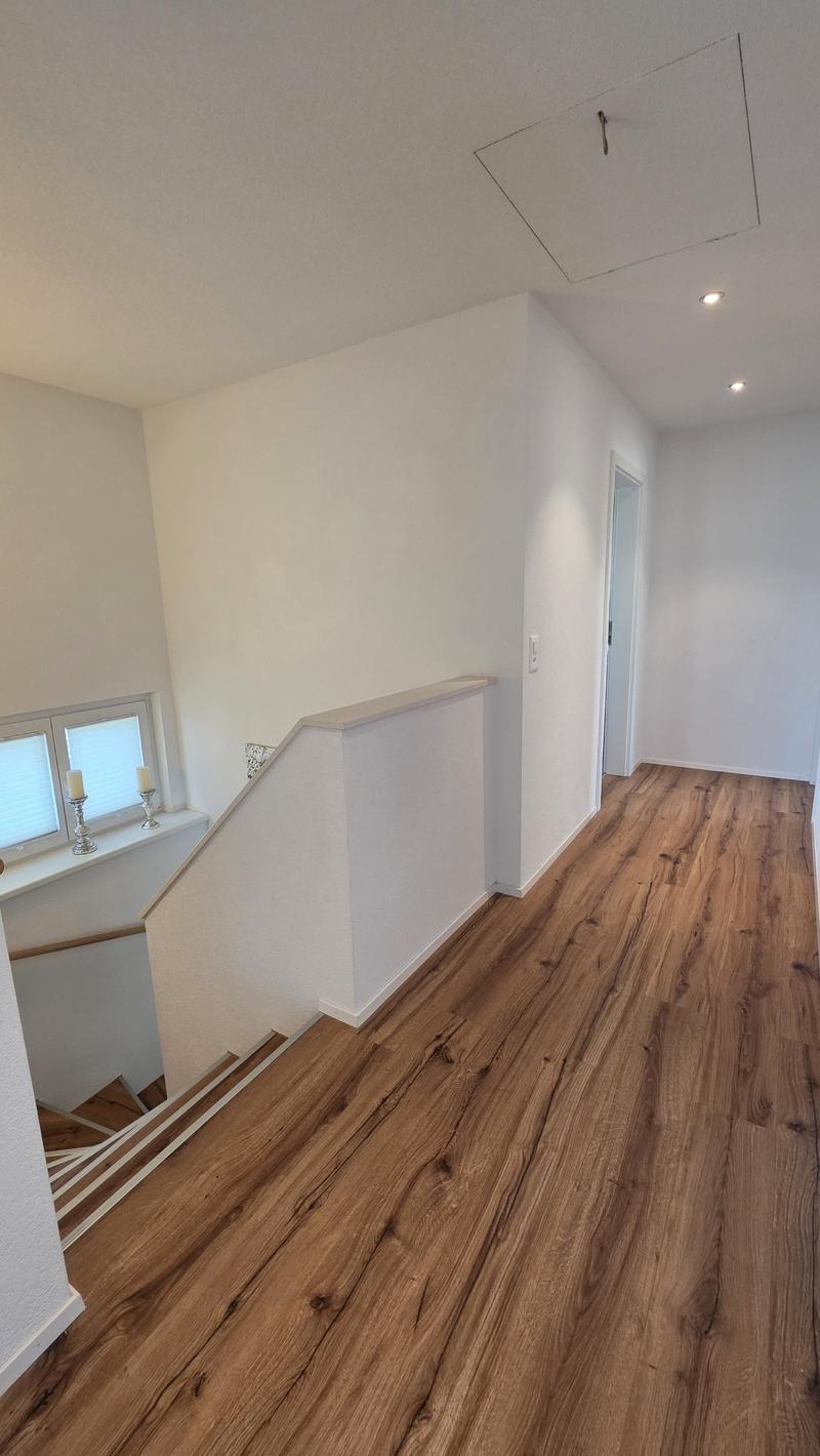 Modernes Einfamilienhaus mit Pool (12)