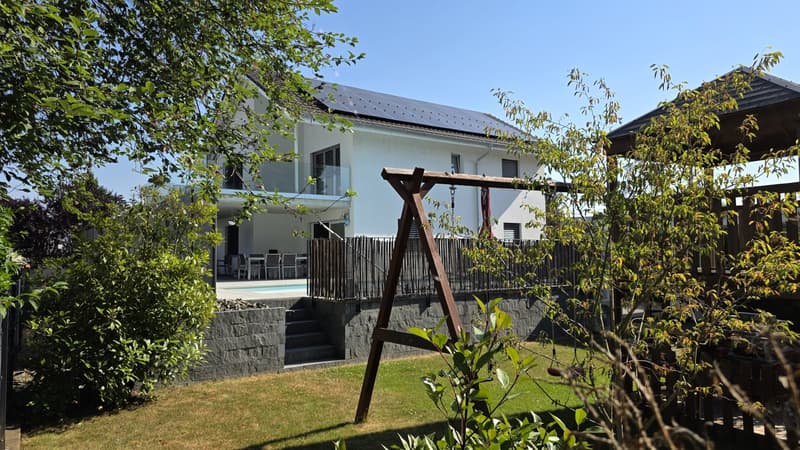 Modernes Einfamilienhaus mit Pool (13)