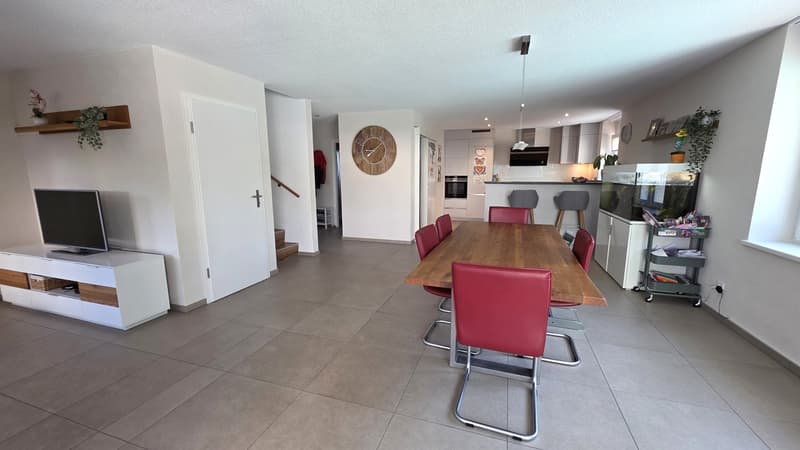 Modernes Einfamilienhaus mit Pool (7)