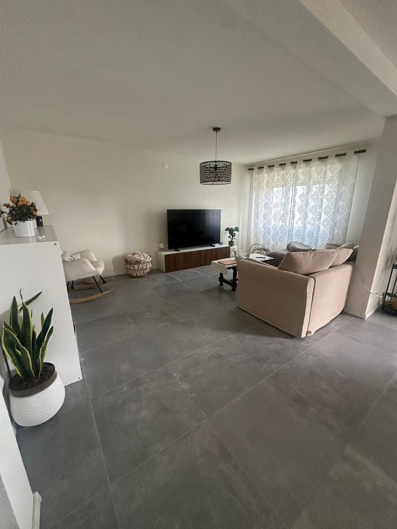 Grand appartement 3.5 pièces avec balcon 10m2, place de parc (3)