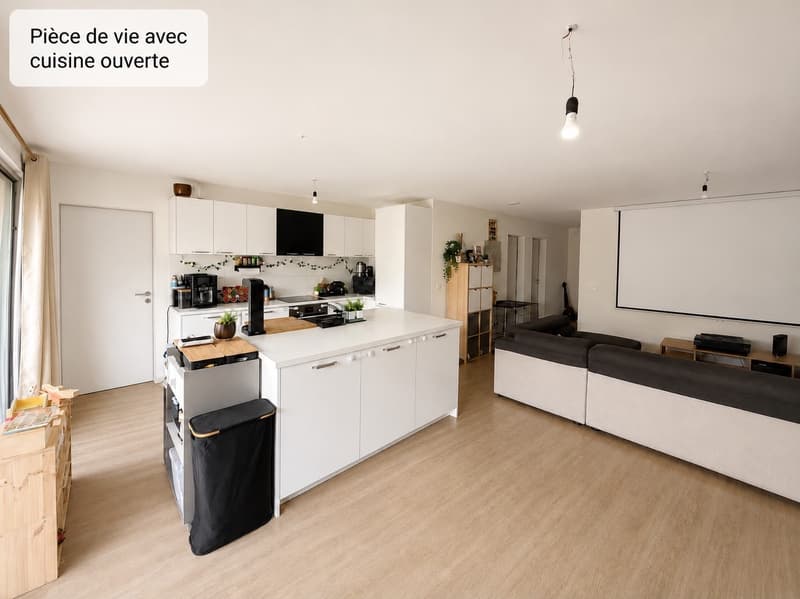 Spacieux appartement de 5.5 pièces avec jardin privé à Coffrane (1)