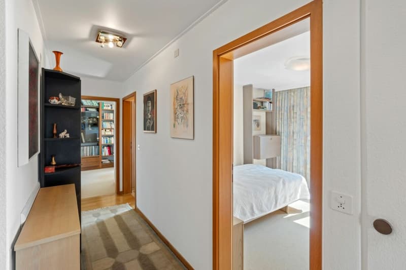 3.5-Zimmer-Topgeschosswohnung mit Cheminée und Parkplatz (9)