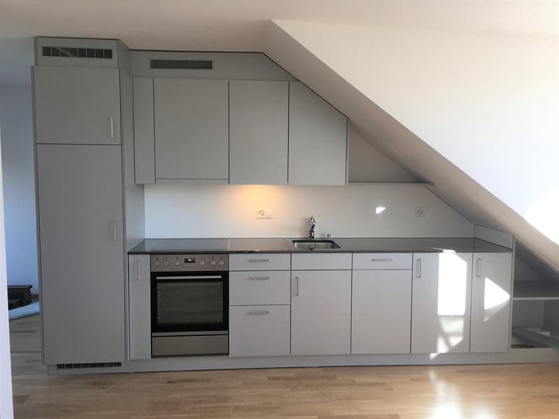 Helle 2-Zimmer-Dachwohnung an Top-Lage (2)