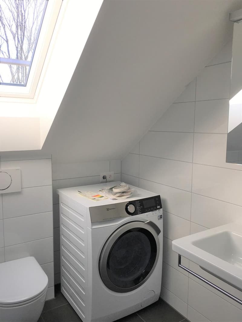 Helle 2-Zimmer-Dachwohnung an Top-Lage (4)
